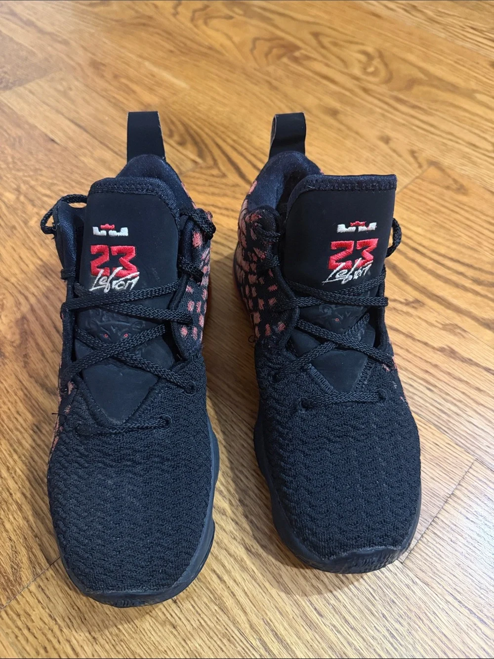 Nike Lebron 17 XVII GS 'Infrared VI' Black Red Basketball Sneakers. Size 3Y.